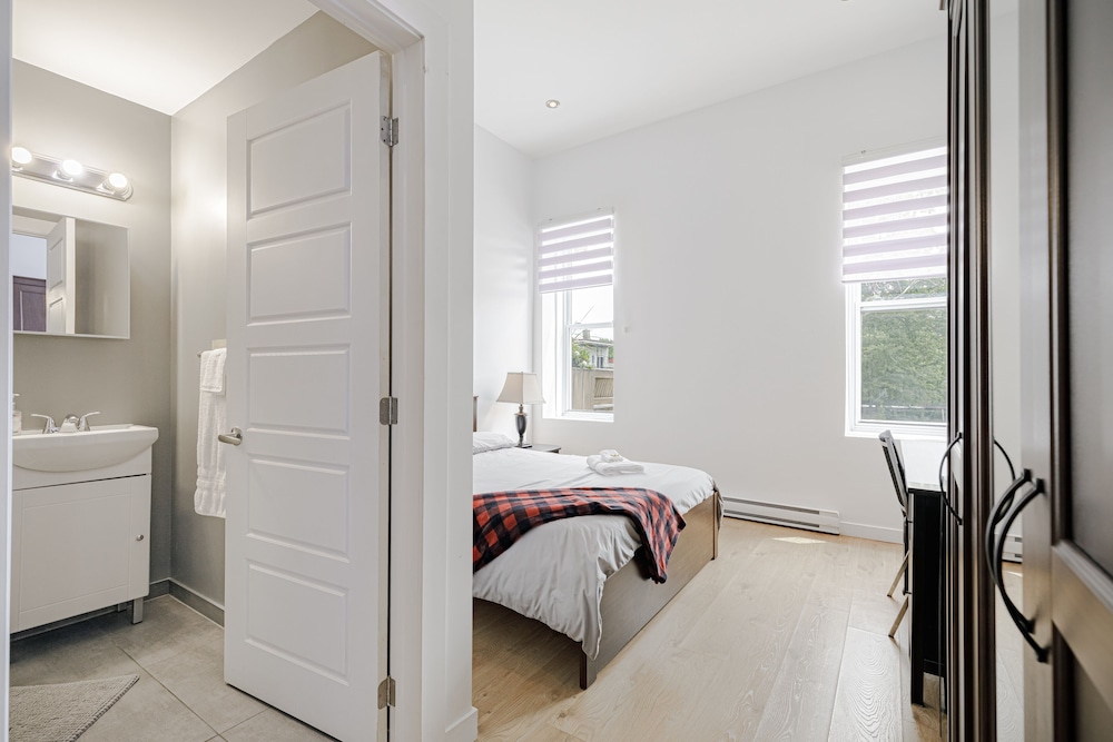 Comfort Room, 1 Double Bed (Bedroom 3)