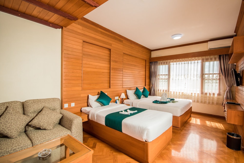Deluxe Twin Room with Pool View photo 1
