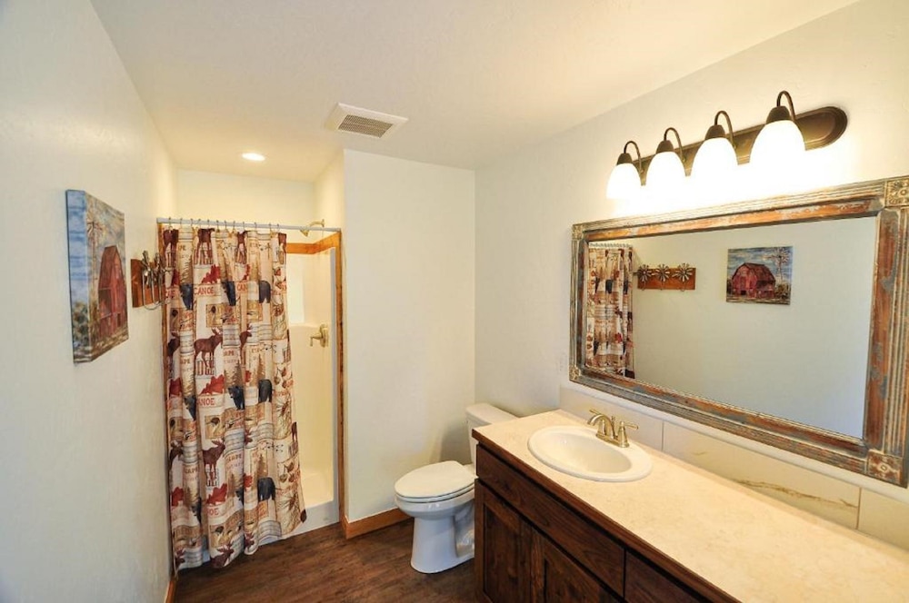 Private Hostel Room w/ Shared Bathroom photo 2