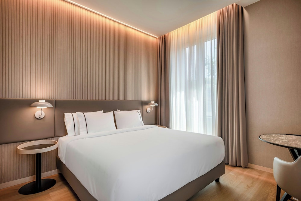 Superior Room, 1 King Bed, Terrace