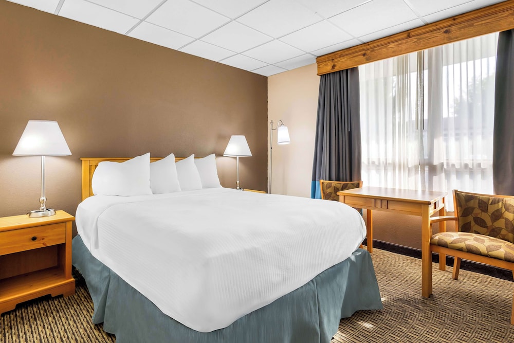 Standard Room, 1 Queen Bed, Non Smoking (2nd Floor)