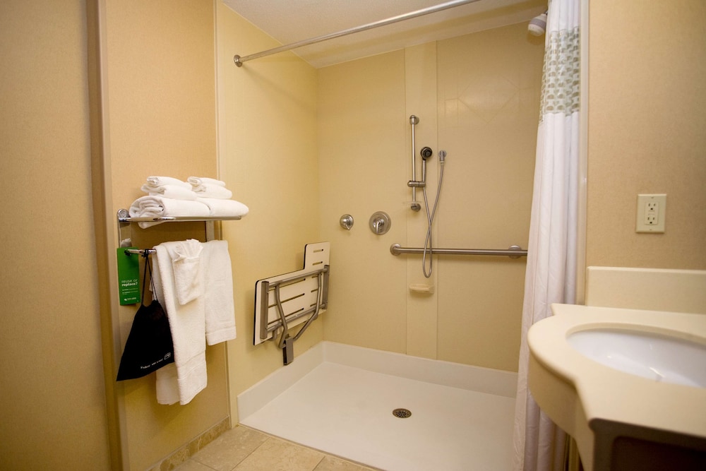Room, Accessible, Non Smoking - Photo 4