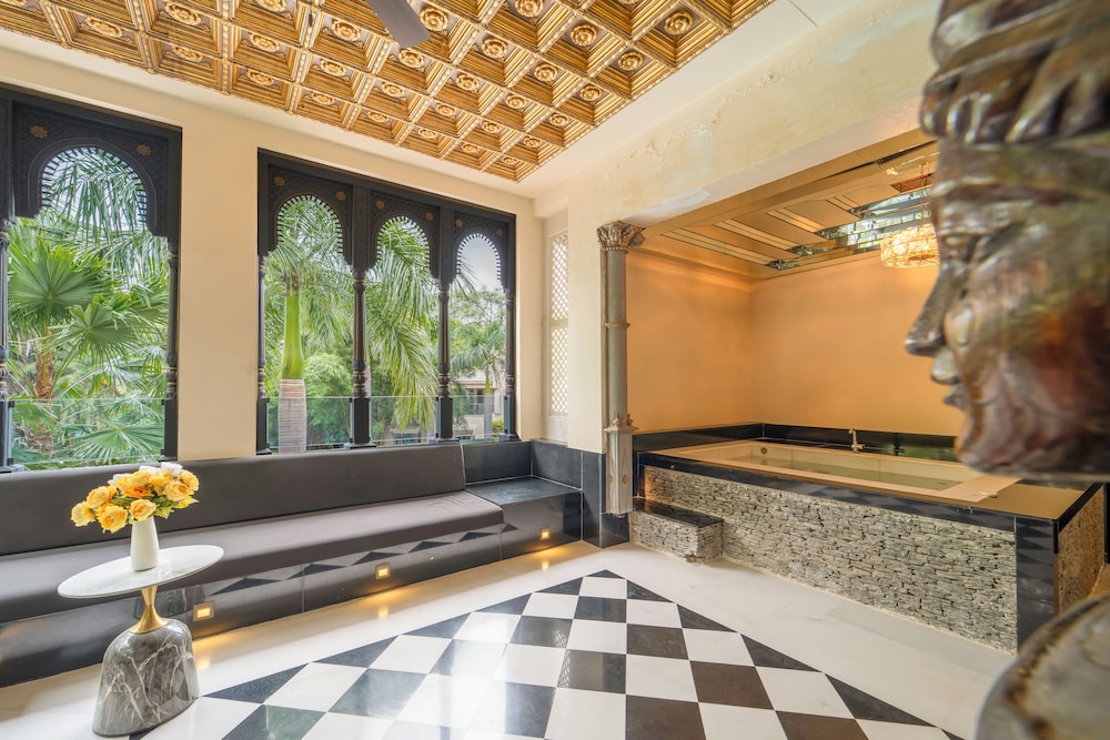 Royal Salute Suite - Photo 11