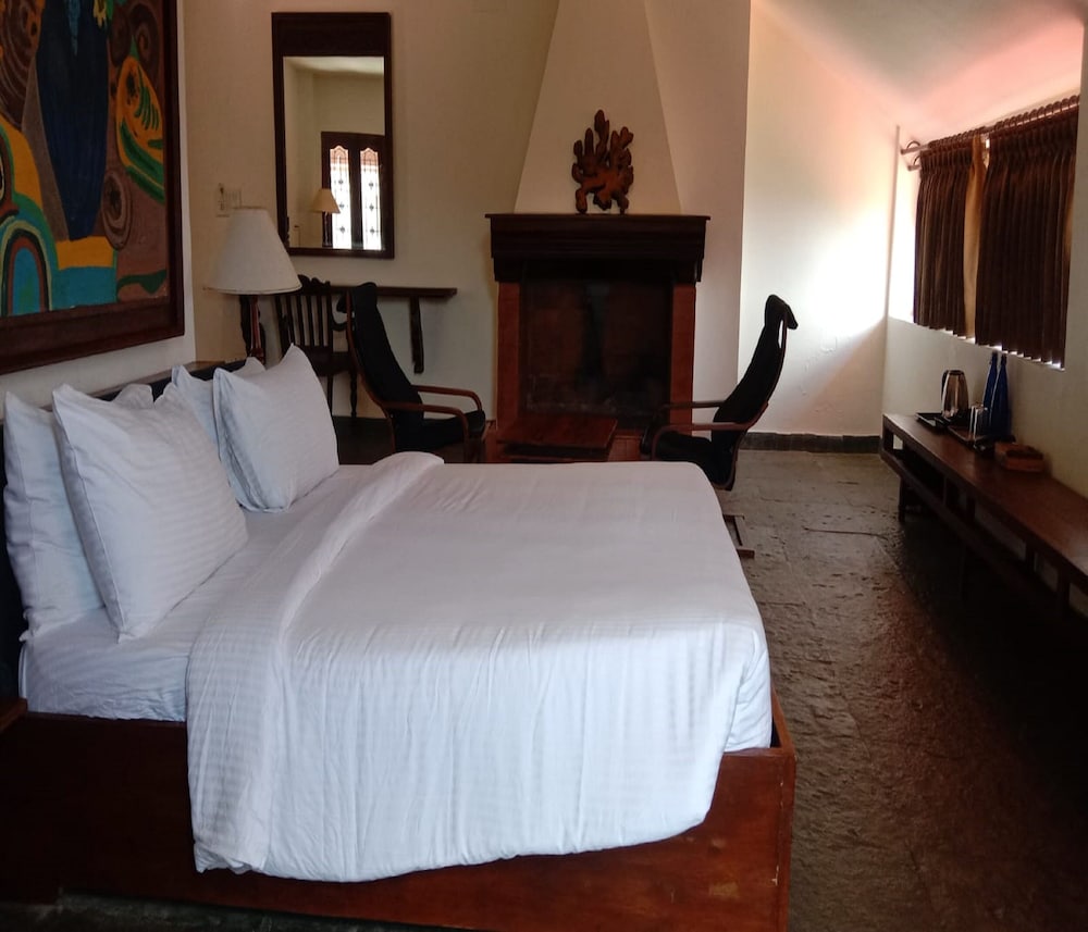 Executive Suite - Photo 1