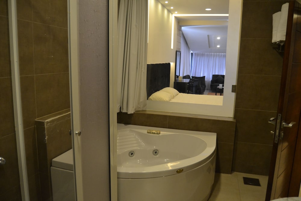 Junior Suite, 1 King Bed photo 2