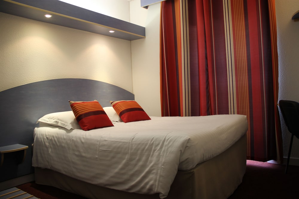 Standard Double Room, Bathtub photo 1