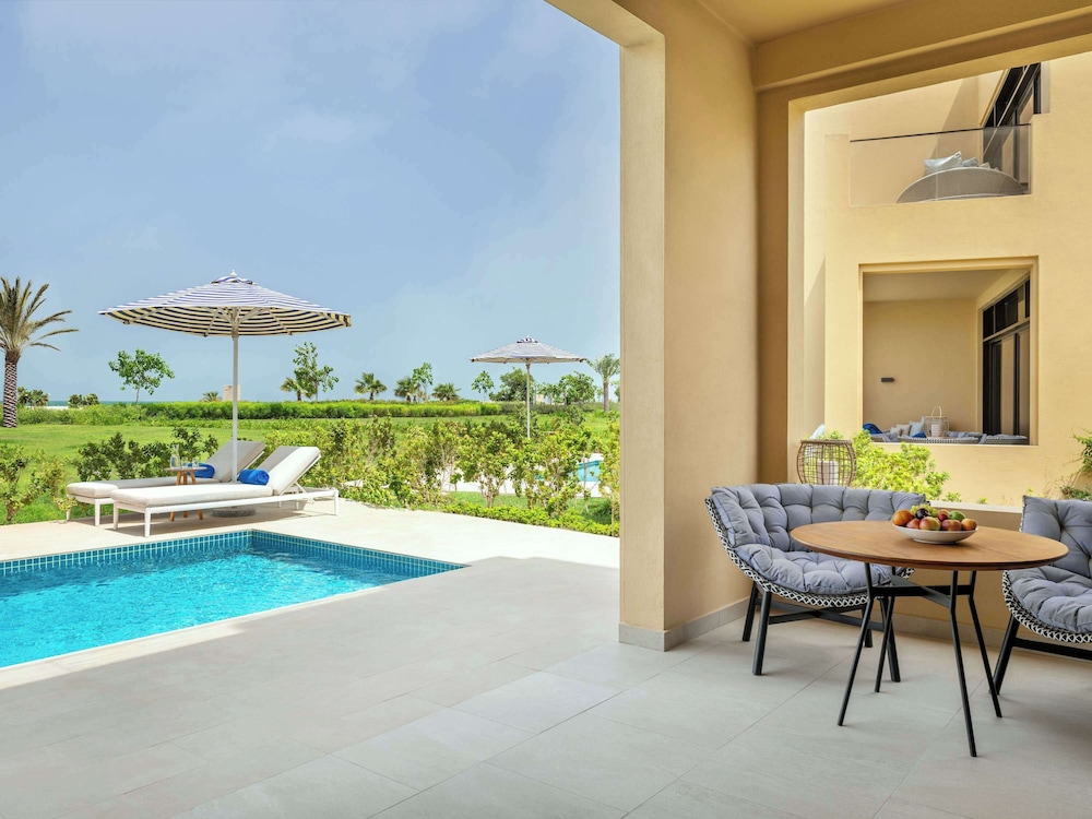 Imperial One Bedroom Suite, Private pool, Beachfront, Club Access photo 2