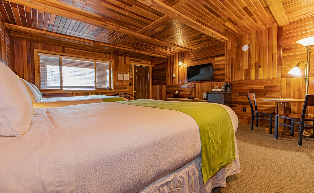 Standard Room, 2 Queen Beds photo 3