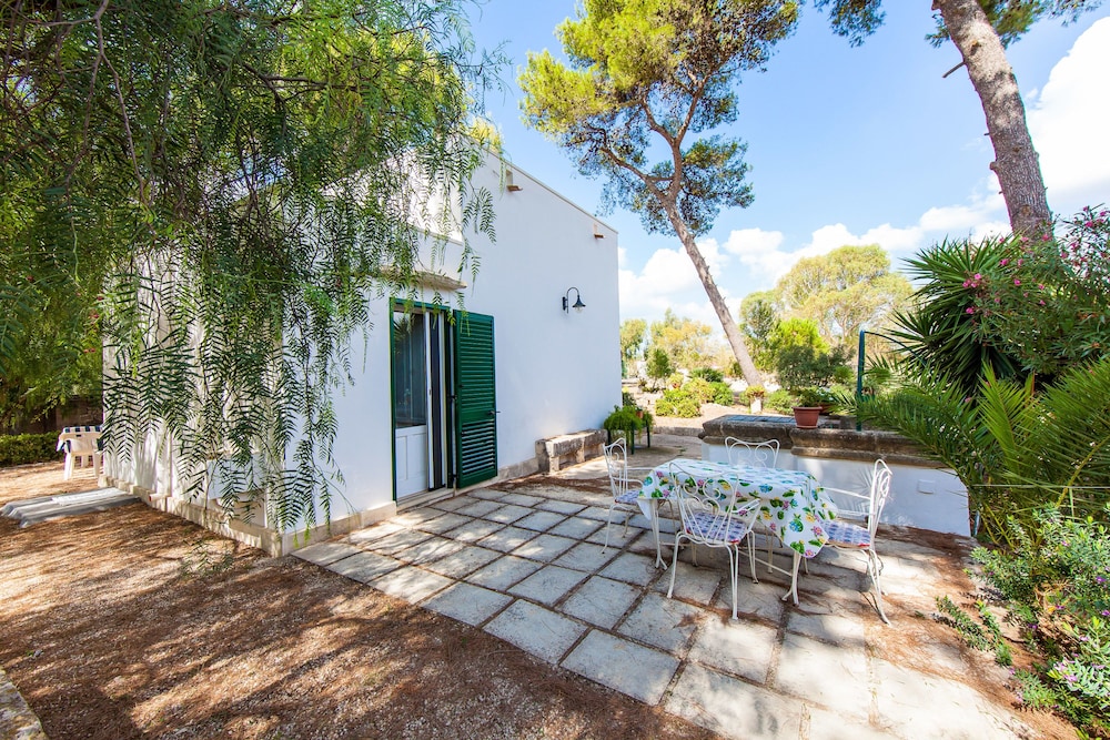 Romantic Cottage, Pool Access photo 2