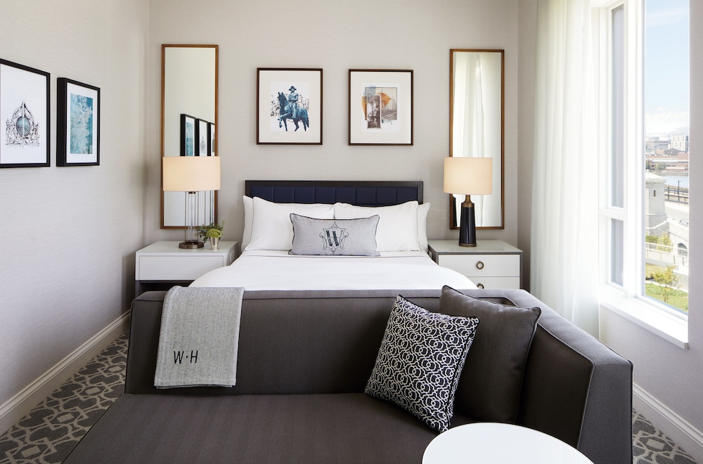 Classic Room, 1 King Bed (Mobility Accessible)