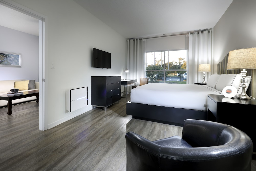 The Level Wellness One Bedroom Suite - Photo 5