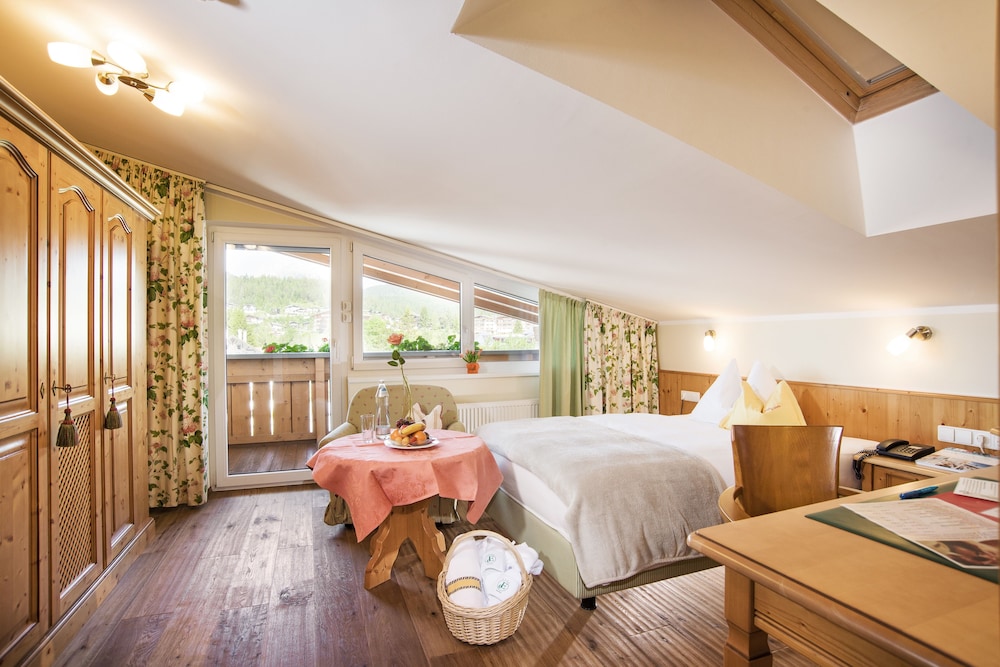 Single Room, Balcony, Mountain View photo 2