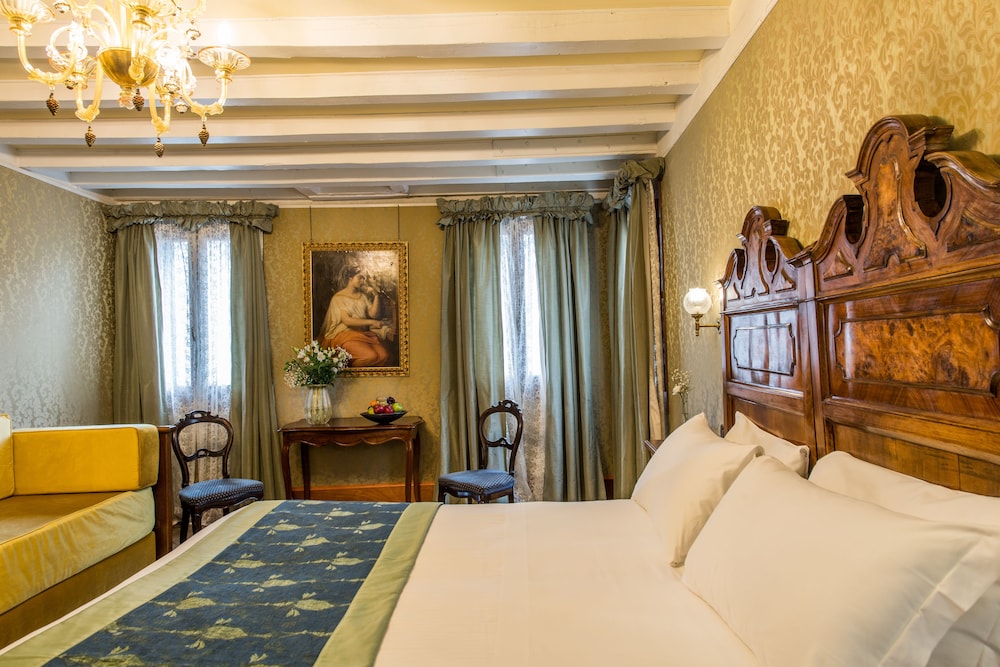 Superior Room, Canal View