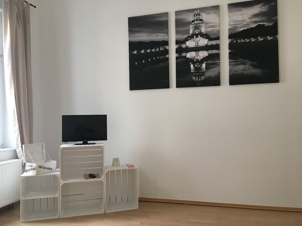 Design Apartment, 3 Bedrooms, Non Smoking, Courtyard View - Photo 9