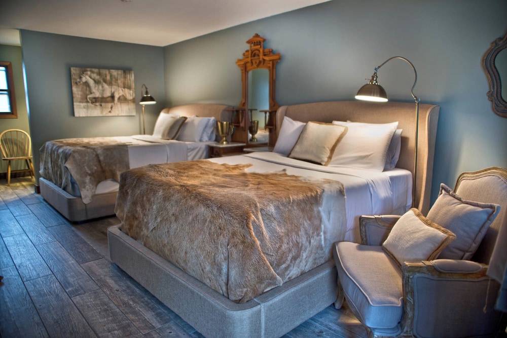 17 Carriage House - 1 Queen Bed & 1 Twin Bed