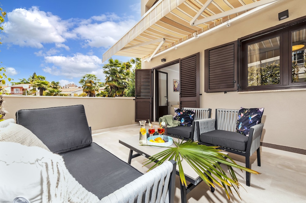 Deluxe Apartment, 1 Bedroom, Patio, Courtyard Area - Photo 1