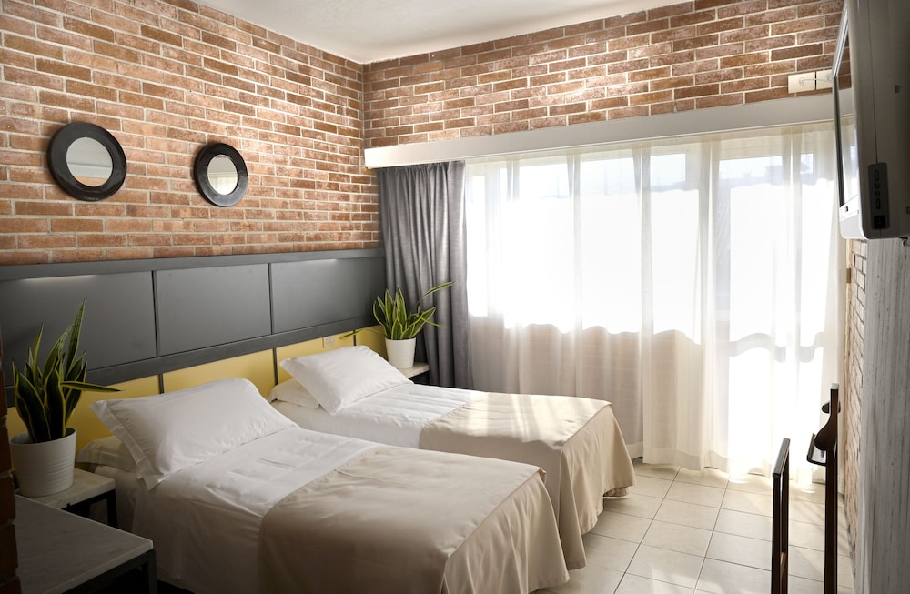 Double or Twin Room - Photo 3
