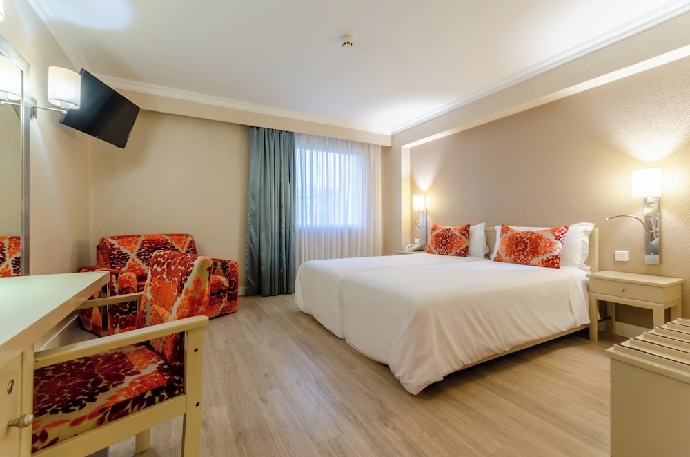 Double or Twin Room (with Extra Bed) photo 2