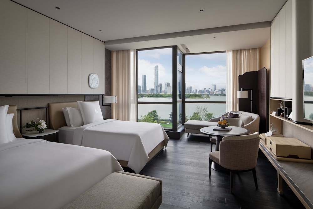 Premier Room, 2 Twin Beds, Non Smoking, Lake View