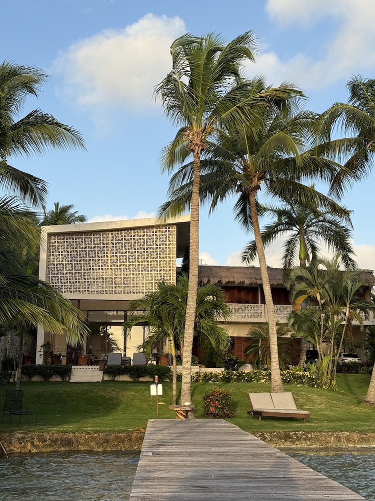 Deluxe House, 4 Bedrooms, Bay View, Oceanfront