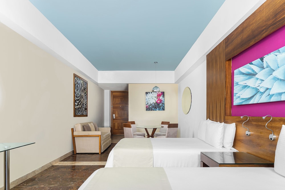 Altitude Junior Suite Swimout Ocean Front Double photo 2