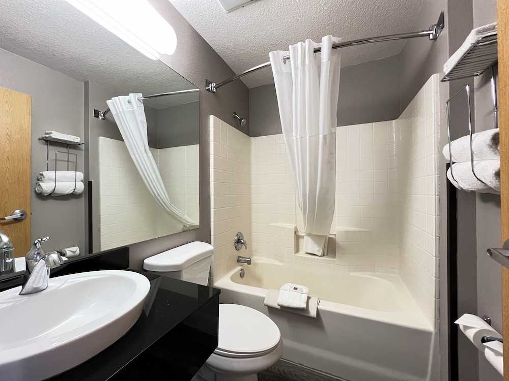 Standard Suite, 1 Queen Bed, Non Smoking - Photo 6