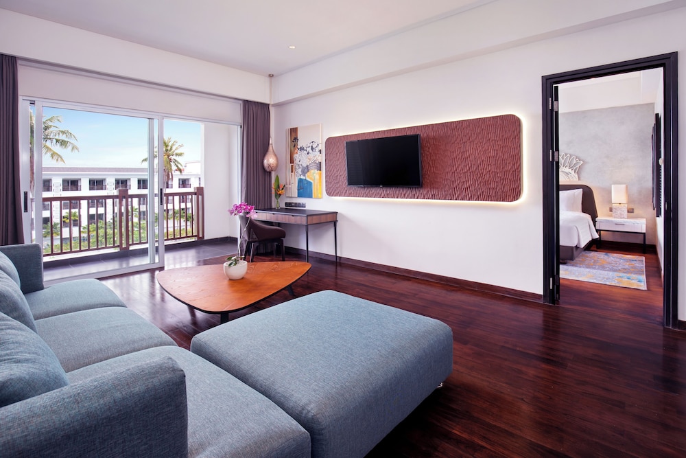 Executive Suite, 1 King Bed - Photo 12