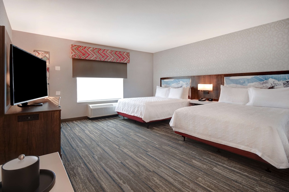 Room, 2 Queen Beds, Accessible, Bathtub - Photo 1