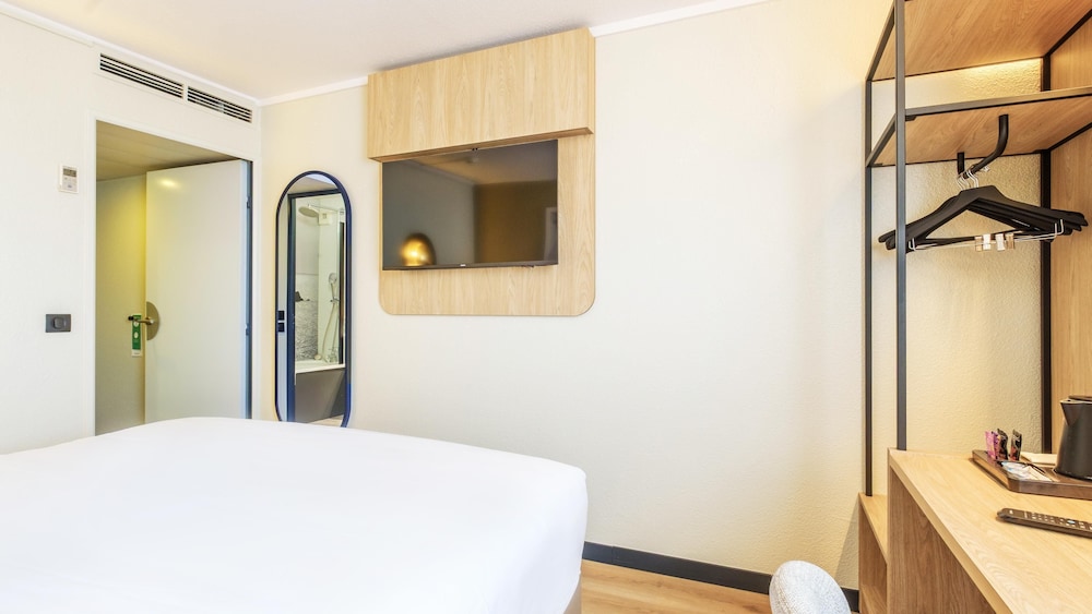 Standard Room, 1 Queen Bed