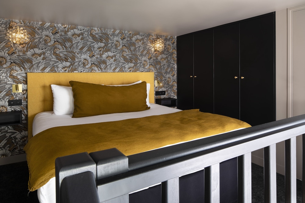 Rayz Eiffel bedroom photo