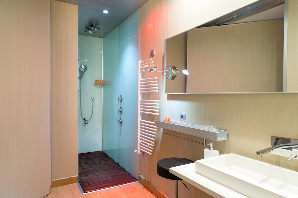Superior Double Room (Deluxe) - Photo 9
