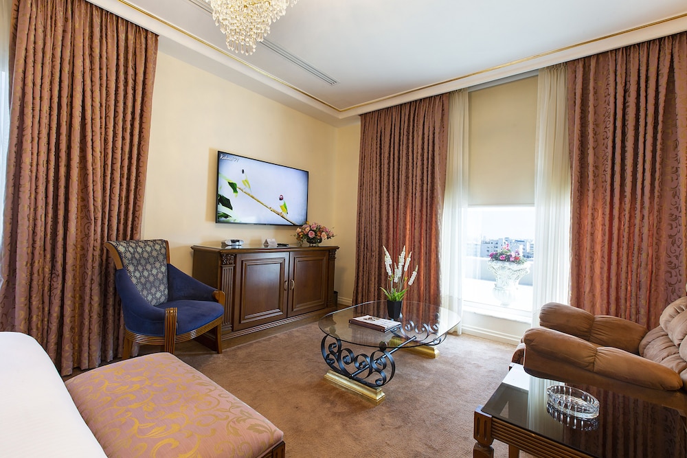 Deluxe Suite - Photo 2
