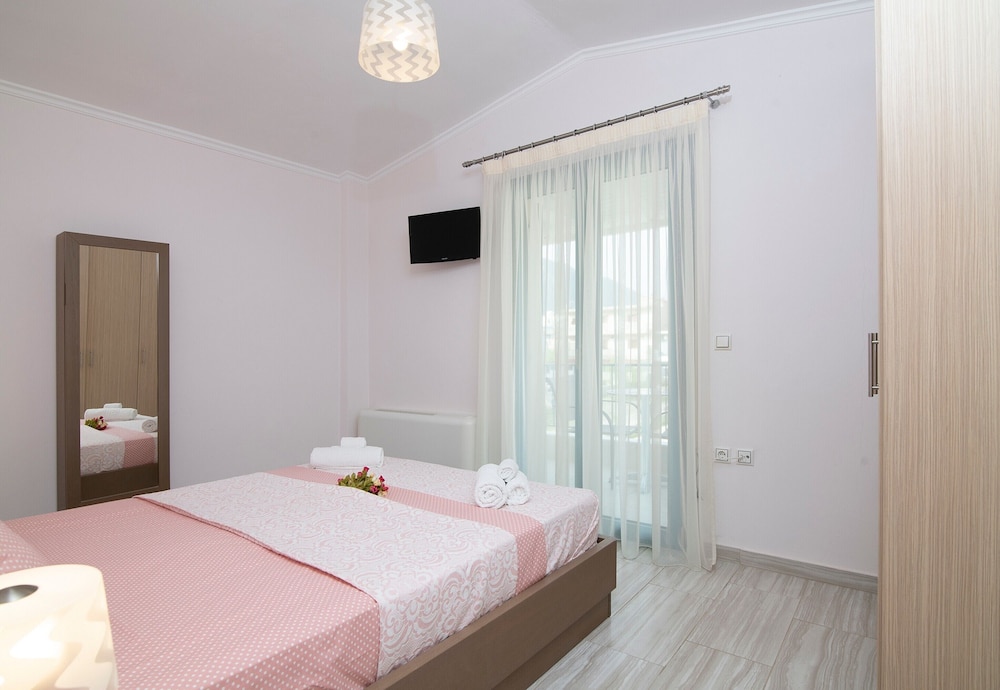 Family Villa, Multiple Beds, 2 Bathrooms (Villa Sirokos Lefkada With Pool) photo 1