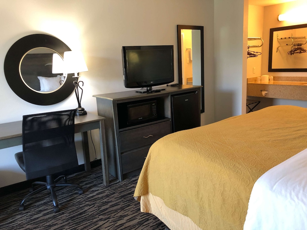 Deluxe Room, 2 Double Beds, Non Smoking, Refrigerator & Microwave photo 1