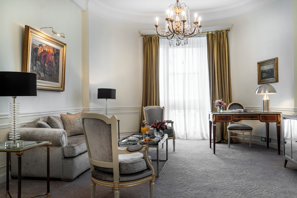 Suite (Governor)