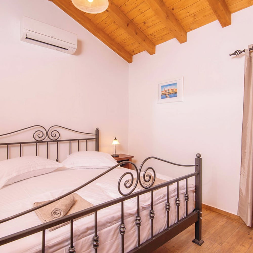 House (Three Bedroom Holiday Home with Pool ) photo 3
