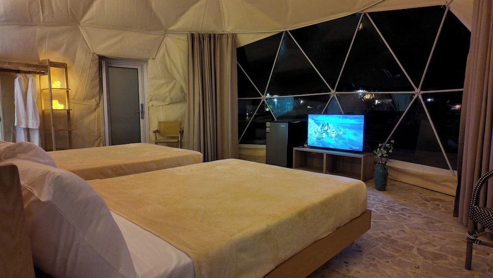 Exclusive Cabin, Bathtub, Canal View
