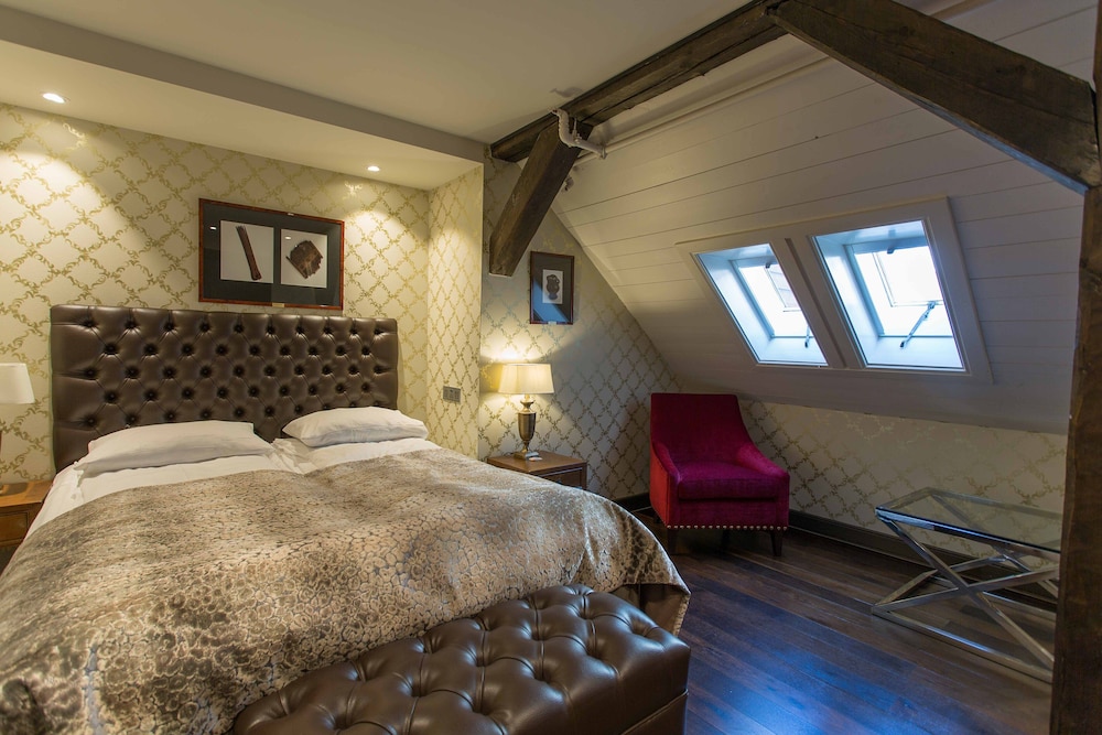 Deluxe room with pitched roof photo 1