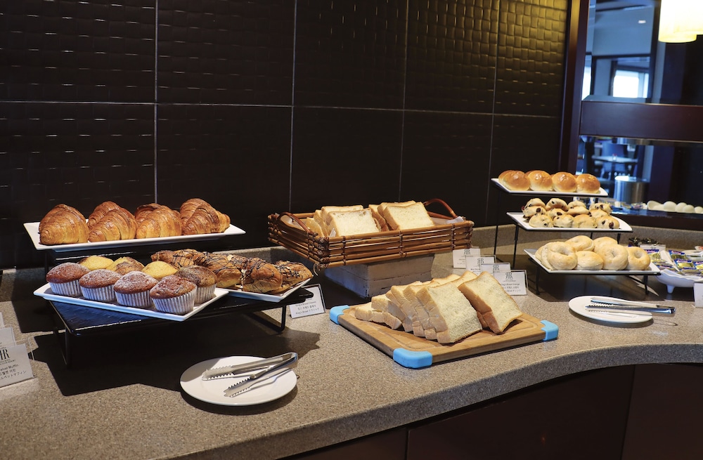 Ocean Front Corner Suite (Club Lounge Access) - Photo 4