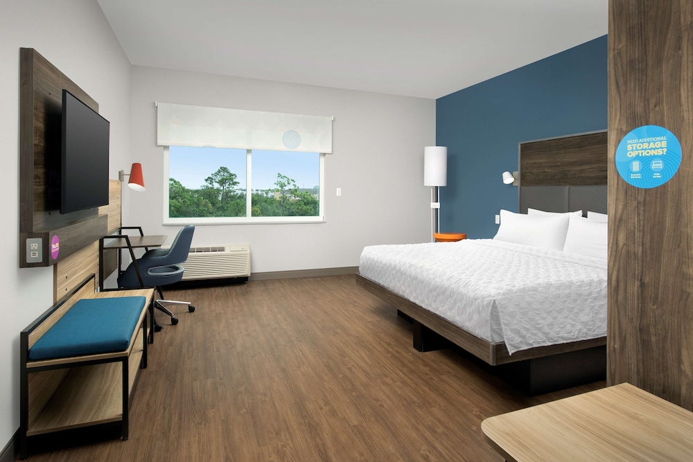 Standard Room, 1 King Bed, Accessible, Bathtub