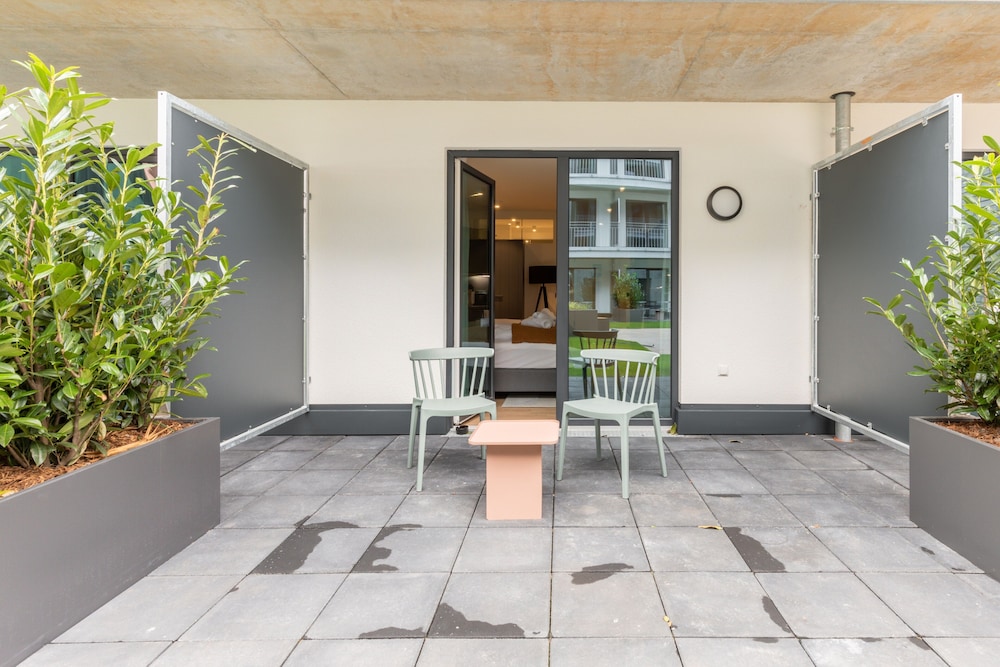 Suite M with Terrace - Photo 11