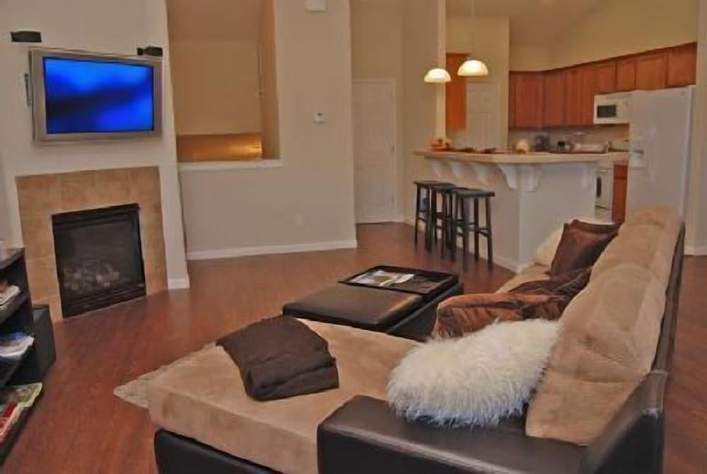 House, 2 Bedrooms photo 2