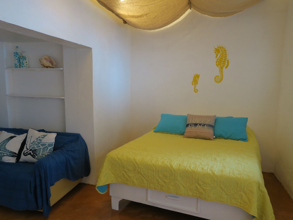 Double Room, 1 Queen Bed, Beach View, Beachfront photo 2