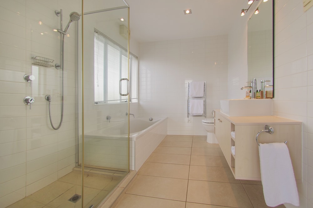 Luxury Apartment, 3 Bedrooms, Ground Floor photo 2