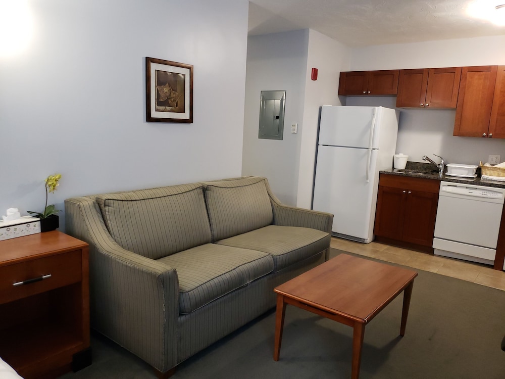Superior Room, 1 King Bed, Kitchen photo 3