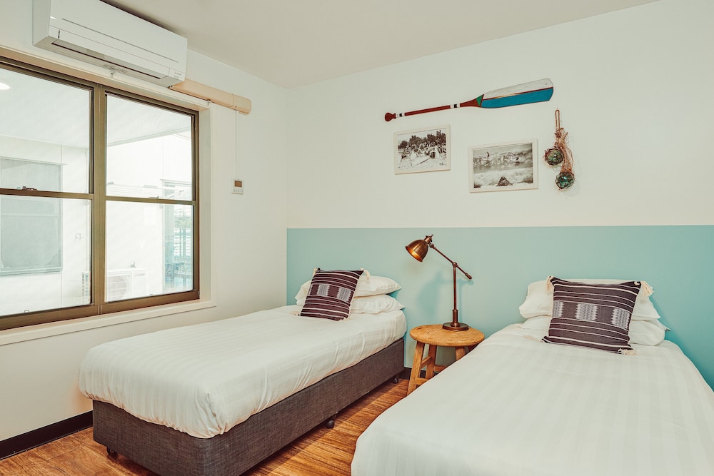 Twin Room with shared Bathroom