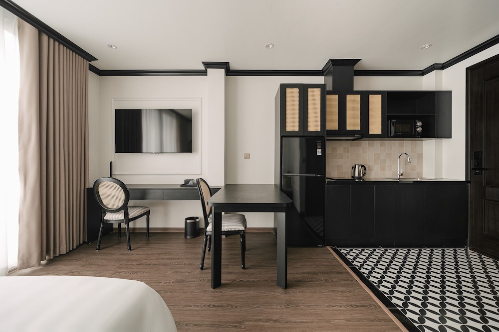 Superior Studio Suite, City View
