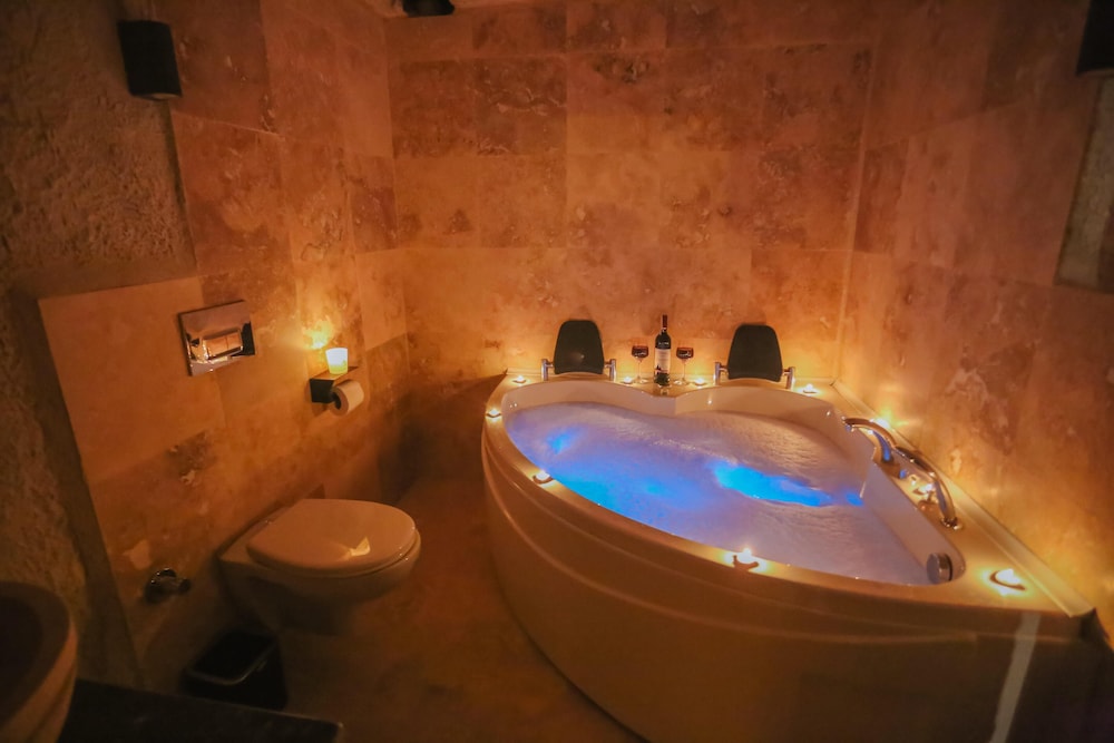Deluxe Cave Suites photo 3