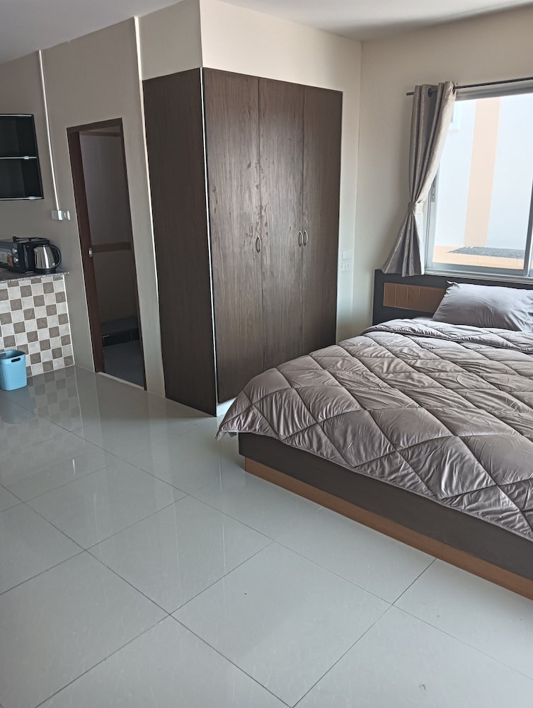 Superior Studio, City View