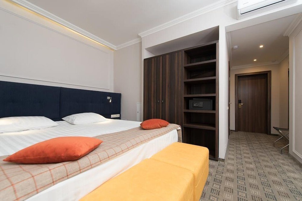 Standard Double or Twin Room, 1 Double or 2 Twin Beds photo 1